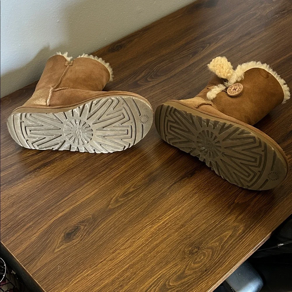 Bailey Button Short Uggs size 6 - Picture 5 of 5